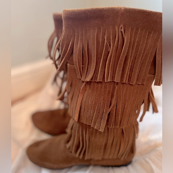 Minnetonka 3 Layer Fringe boots - Picture 4 of 4